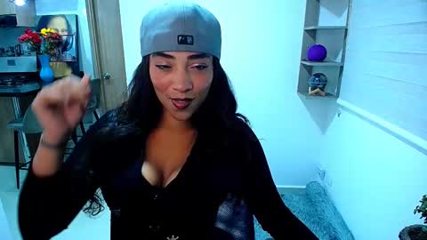 Snapshot of danna__ross chatting on October 24, 12:11 am Danna Ross online show from October 24, 12:11 am
