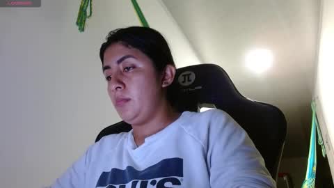 Snapshot of danna_peterson chatting on October 25, 11:05 pm Danna online show from October 25, 11:05 pm