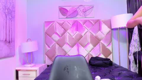 danniakross online show from September 20, 4:48 am