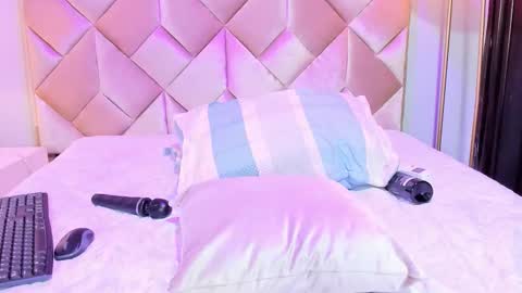 danniakross online show from September 24, 5:14 am