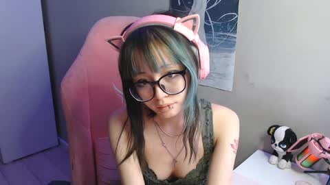 danyelleeyermann online show from May 12, 4:05 pm