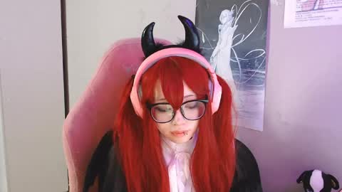 danyelleeyermann online show from April 22, 1:29 pm