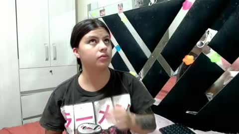 daphne877046 online show from June 18, 10:15 pm