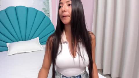 Daphne  online show from March 1, 2:15 am