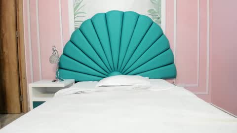 Daphne  online show from January 29, 5:51 am