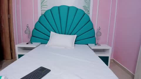 Daphne  online show from February 22, 6:39 am