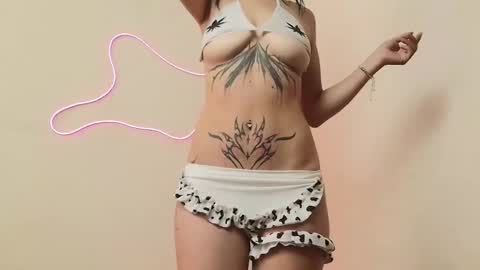 DAPHNE online show from October 17, 4:33 pm