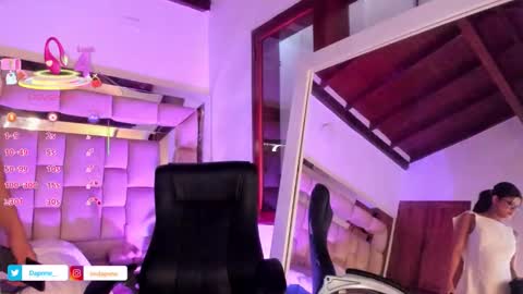 Snapshot of dapnne_ chatting on September 9, 1:33 pm Daphne online show from September 9, 1:33 pm