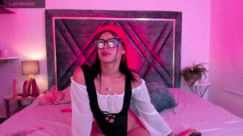 Snapshot of dapnne_ chatting on February 12, 12:01 pm Daphne online show from February 12, 12:01 pm