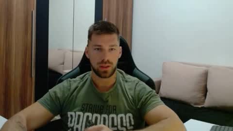 darius_94 online show from January 18, 6:00 am