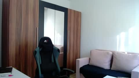 darius_94 online show from April 10, 6:30 am