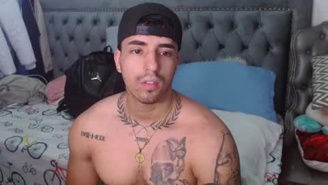 Snapshot of darius_phoenix chatting on February 19, 12:11 pm Darius Phoenix online show from February 19, 12:11 pm