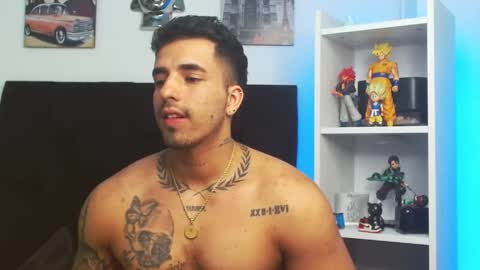 Snapshot of darius_phoenix chatting on March 4, 3:33 am Darius Phoenix online show from March 4, 3:33 am