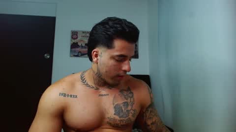 Snapshot of darius_phoenix chatting on September 11, 9:49 pm Darius Phoenix online show from September 11, 9:49 pm