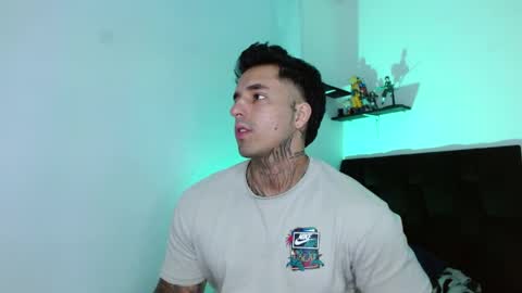 Darius Phoenix  online show from April 6, 7:15 pm