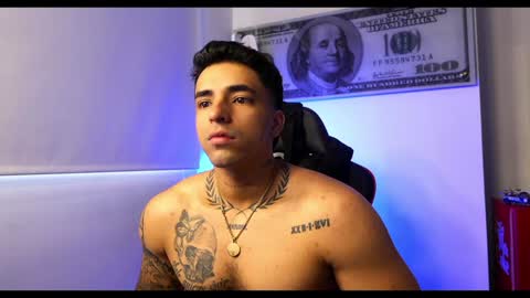 Snapshot of darius_phoenix chatting on February 5, 3:31 pm Darius Phoenix online show from February 5, 3:31 pm