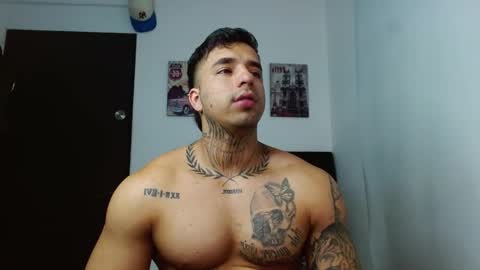 Snapshot of darius_phoenix chatting on October 21, 8:01 pm Darius Phoenix online show from October 21, 8:01 pm