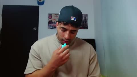 Snapshot of darius_phoenix chatting on September 22, 9:41 pm Darius Phoenix online show from September 22, 9:41 pm