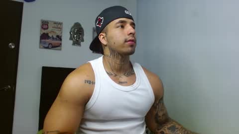 Snapshot of darius_phoenix chatting on October 8, 9:32 pm Darius Phoenix online show from October 8, 9:32 pm