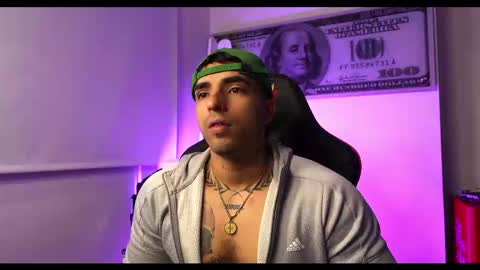 Snapshot of darius_phoenix chatting on February 14, 4:37 am Darius Phoenix online show from February 14, 4:37 am