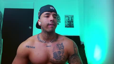 Snapshot of darius_phoenix chatting on September 12, 10:45 pm Darius Phoenix online show from September 12, 10:45 pm
