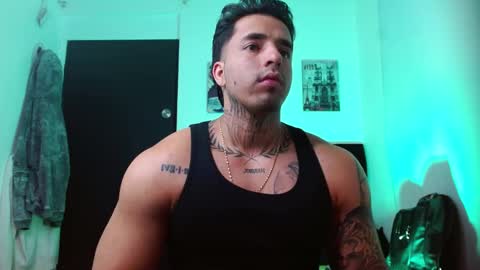 Snapshot of darius_phoenix chatting on September 13, 11:18 pm Darius Phoenix online show from September 13, 11:18 pm