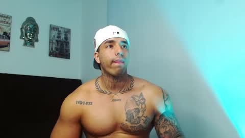 Snapshot of darius_phoenix chatting on September 26, 10:18 pm Darius Phoenix online show from September 26, 10:18 pm