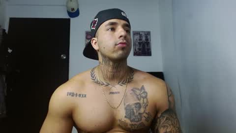 Snapshot of darius_phoenix chatting on October 14, 11:30 pm Darius Phoenix online show from October 14, 11:30 pm