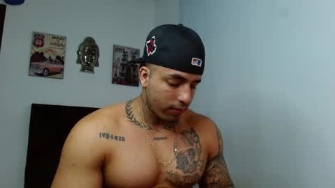 Snapshot of darius_phoenix chatting on October 19, 12:48 am Darius Phoenix online show from October 19, 12:48 am