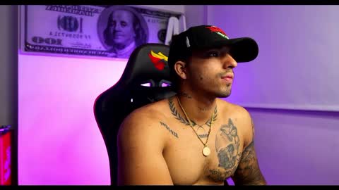 Snapshot of darius_phoenix chatting on February 18, 6:48 am Darius Phoenix online show from February 18, 6:48 am