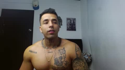 Snapshot of darius_phoenix chatting on October 16, 12:32 am Darius Phoenix online show from October 16, 12:32 am