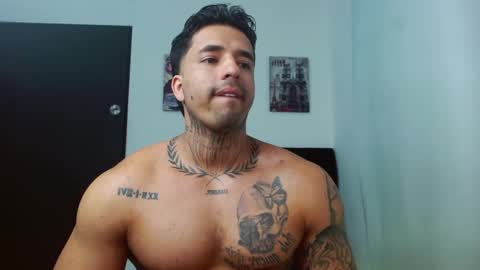Snapshot of darius_phoenix chatting on September 10, 9:49 pm Darius Phoenix online show from September 10, 9:49 pm