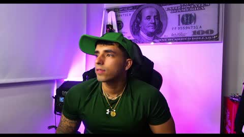 Snapshot of darius_phoenix chatting on February 12, 7:55 am Darius Phoenix online show from February 12, 7:55 am