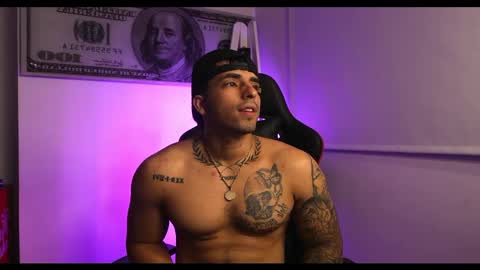 Snapshot of darius_phoenix chatting on February 15, 8:11 am Darius Phoenix online show from February 15, 8:11 am