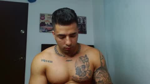 Snapshot of darius_phoenix chatting on October 2, 10:19 pm Darius Phoenix online show from October 2, 10:19 pm