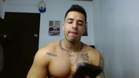 Snapshot of darius_phoenix chatting on October 17, 8:13 pm Darius Phoenix online show from October 17, 8:13 pm