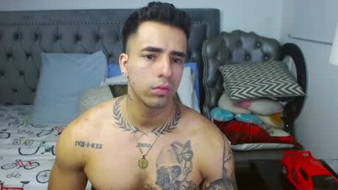 Snapshot of darius_phoenix chatting on February 26, 11:00 am Darius Phoenix online show from February 26, 11:00 am