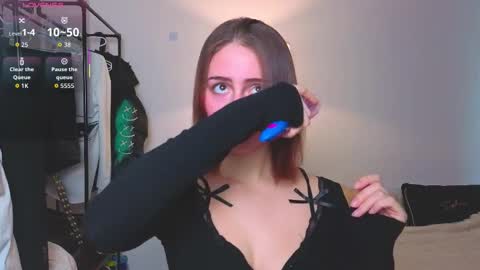 Emily online show from November 19, 7:08 am