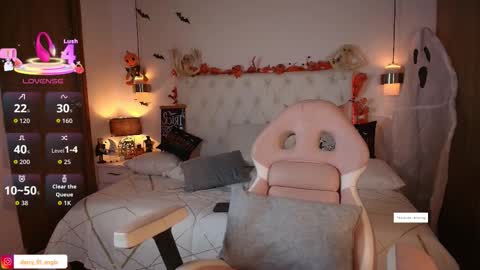 Snapshot of darkangelx_ chatting on October 21, 11:52 pm Angel Darcy online show from October 21, 11:52 pm