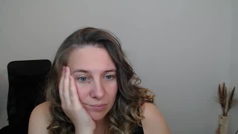 Snapshot of darklure_ chatting on October 14, 5:16 pm Anna online show from October 14, 5:16 pm