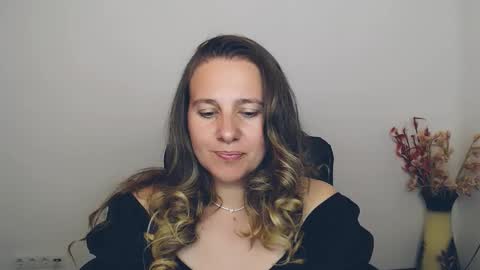 Snapshot of darklure_ chatting on September 13, 9:17 pm Anna online show from September 13, 9:17 pm