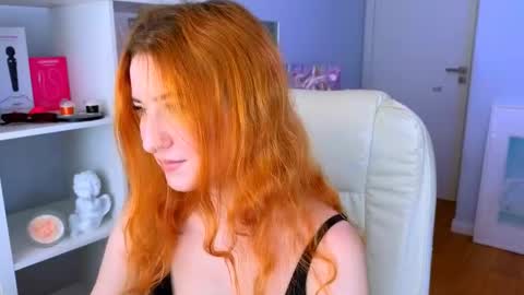 darkmoon____ online show from March 18, 1:17 pm