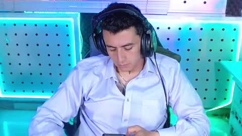 DARKO0717 online show from February 4, 6:45 pm