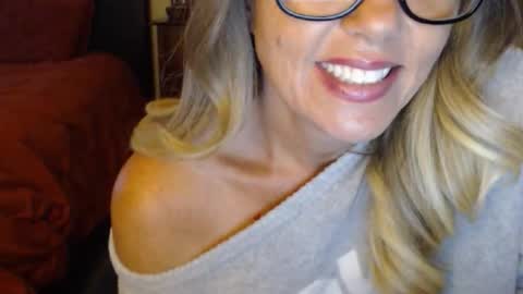 DarlingD online show from October 15, 1:01 pm