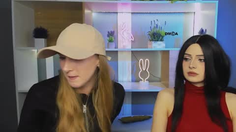 darly honey online show from April 8, 11:13 am