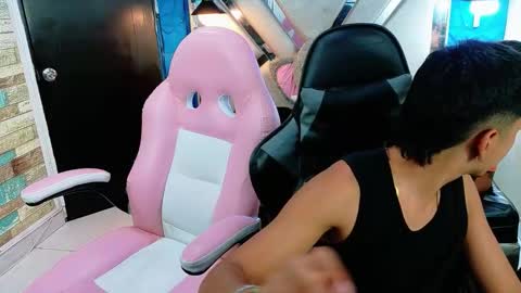 darwinandbrayan online show from November 26, 3:26 am