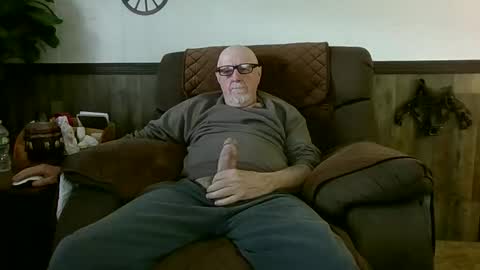 dave571960 online show from May 17, 10:46 am