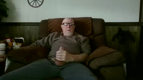 dave571960 online show from May 16, 10:36 am