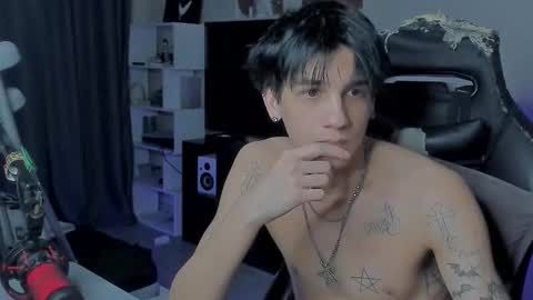 Snapshot of davisross chatting on October 12, 8:32 pm davis online show from October 12, 8:32 pm