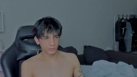 Snapshot of davisross chatting on December 12, 7:37 pm davis online show from December 12, 7:37 pm